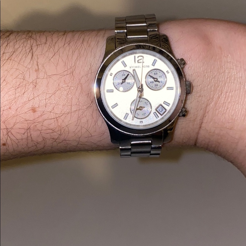 Watch - Picture 2 of 3